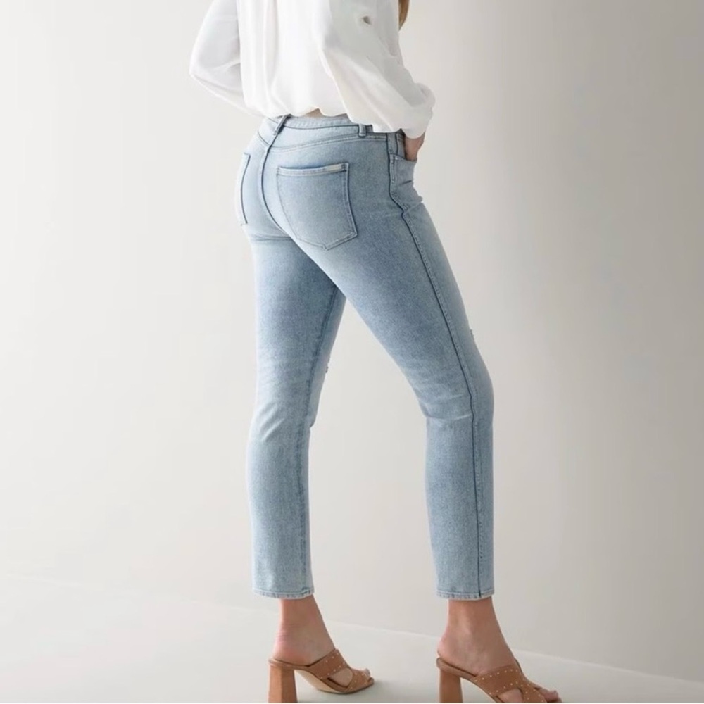 White House Black Market The Sculpt Straight Crop Jean